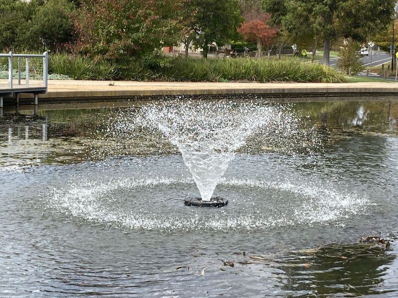 File:Aeration fountain1 Botanica Park lake.jpg
